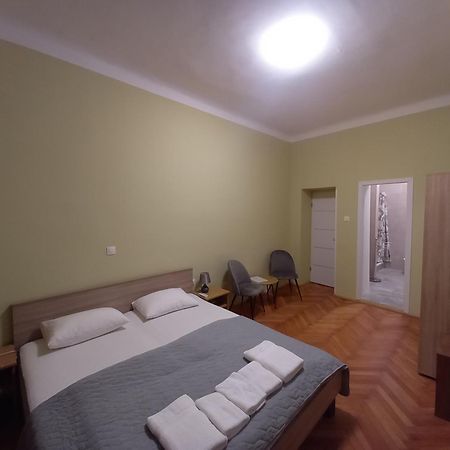 Oskar Amphitheater Apartments And Rooms With Free Parking 普拉 客房 照片